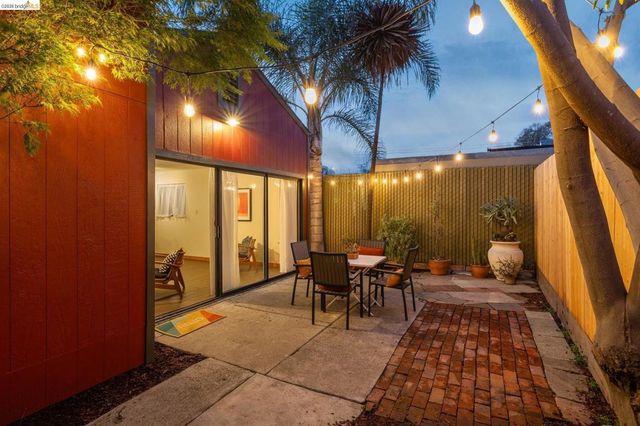 3710 West St, Oakland, CA 94608