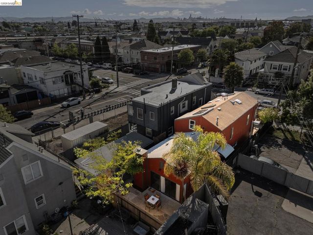 3710 West St, Oakland, CA 94608