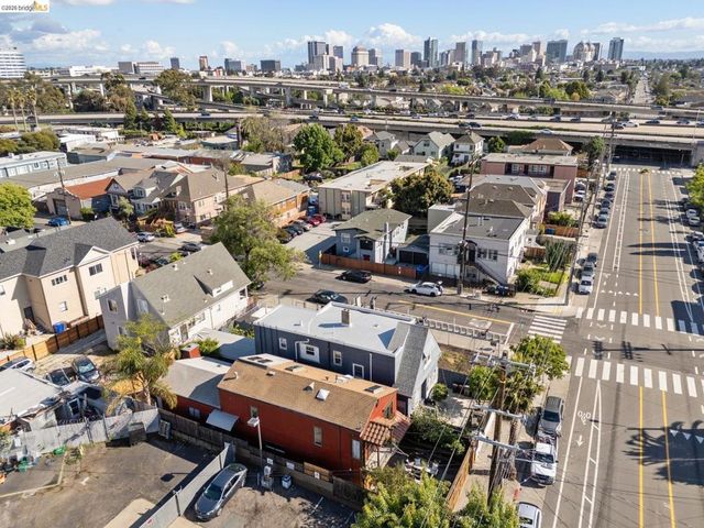 3710 West St, Oakland, CA 94608