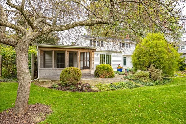 9 Musket Lane, Pittsford, NY 14534