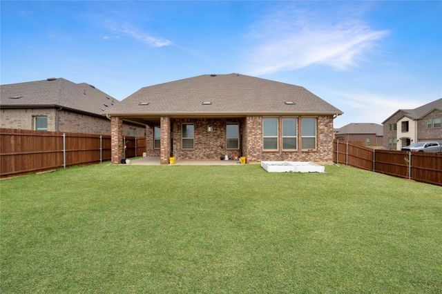 10332 Fall Brook Drive, Aubrey, TX 76227