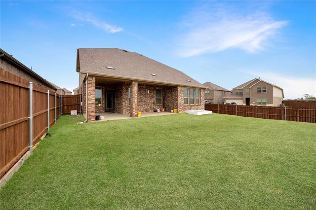 10332 Fall Brook Drive, Aubrey, TX 76227
