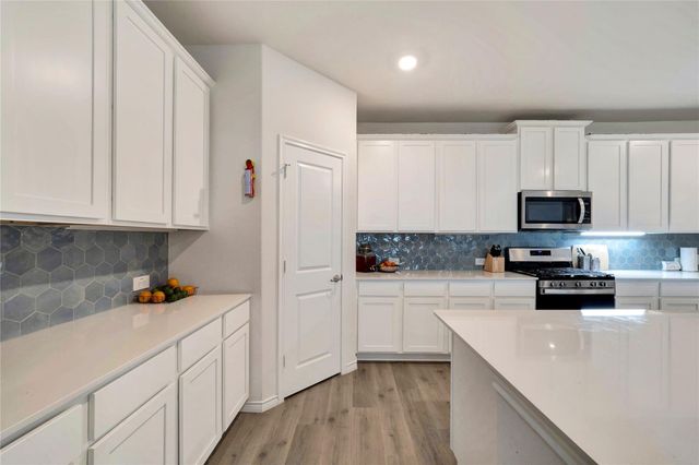 10332 Fall Brook Drive, Aubrey, TX 76227