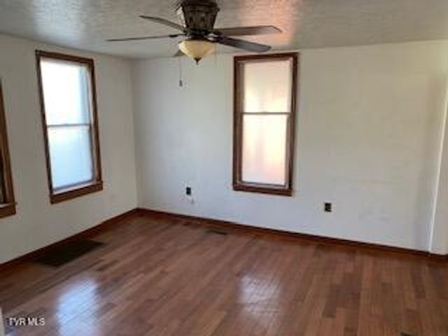 327 South Johnson Drive, Pennington Gap, VA 24277