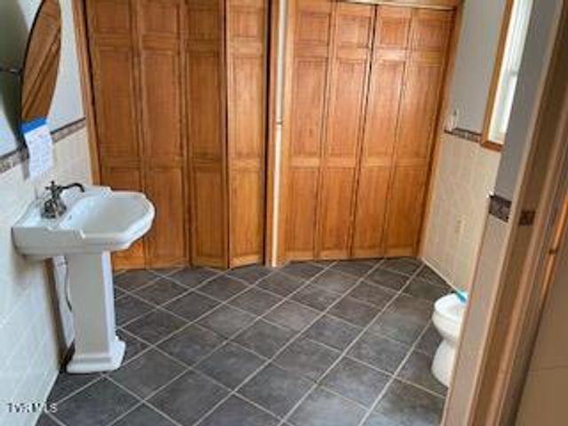 327 South Johnson Drive, Pennington Gap, VA 24277