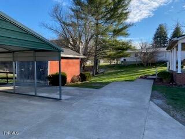 327 South Johnson Drive, Pennington Gap, VA 24277