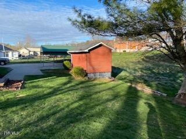 327 South Johnson Drive, Pennington Gap, VA 24277