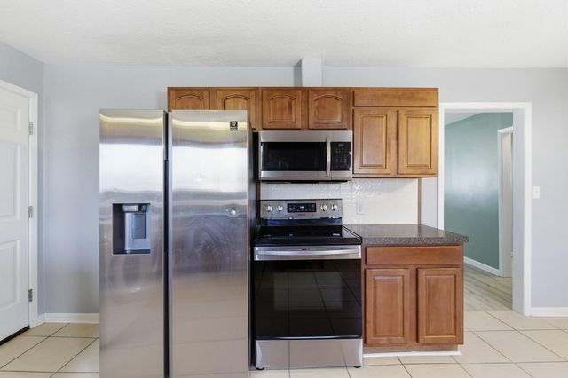 1104 S Bruce Avenue, Springfield, MO 65804