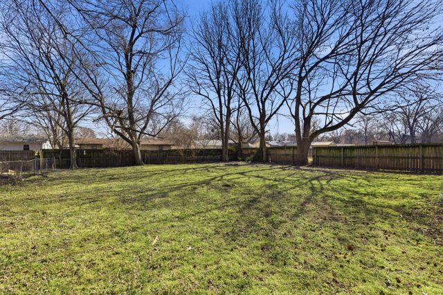 1104 S Bruce Avenue, Springfield, MO 65804