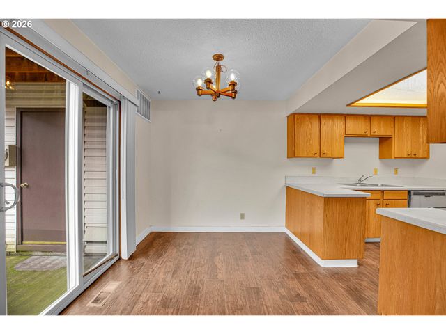 12506 Se STARK St E, Portland, OR 97233