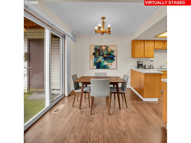 12506 Se STARK St E, Portland, OR 97233