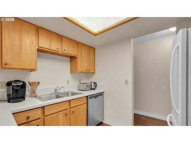 12506 Se STARK St E, Portland, OR 97233
