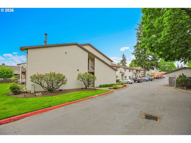 12506 Se STARK St E, Portland, OR 97233
