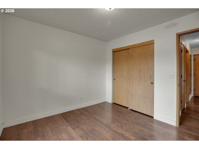 12506 Se STARK St E, Portland, OR 97233