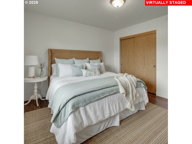 12506 Se STARK St E, Portland, OR 97233