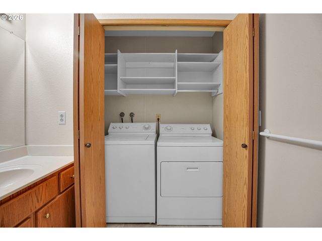 12506 Se STARK St E, Portland, OR 97233