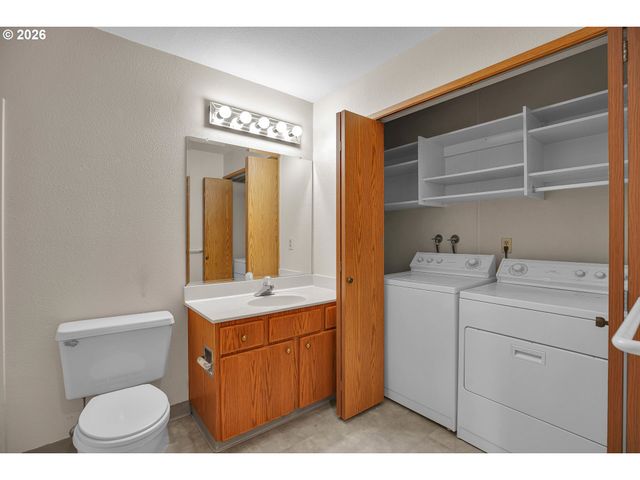 12506 Se STARK St E, Portland, OR 97233