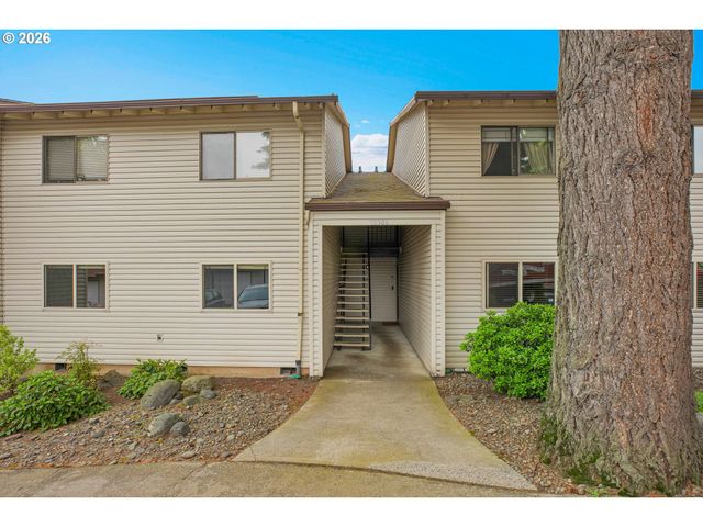 12506 Se STARK St E, Portland, OR 97233