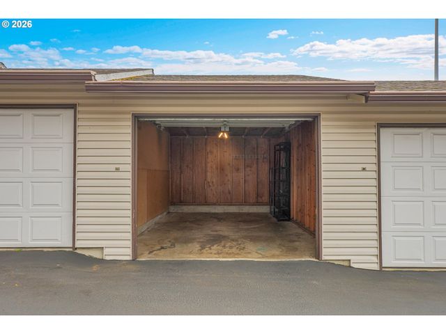 12506 Se STARK St E, Portland, OR 97233