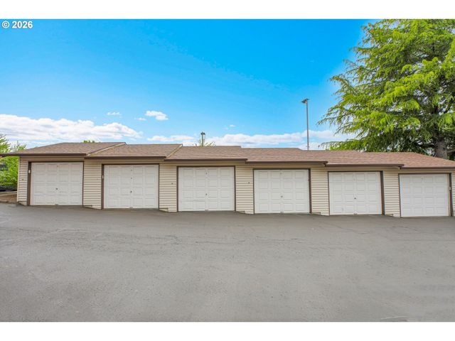 12506 Se STARK St E, Portland, OR 97233