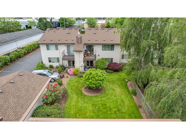 12506 Se STARK St E, Portland, OR 97233