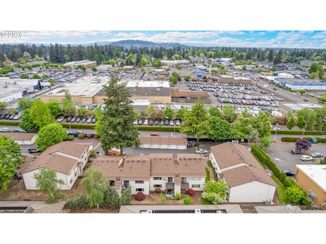 12506 Se STARK St E, Portland, OR 97233
