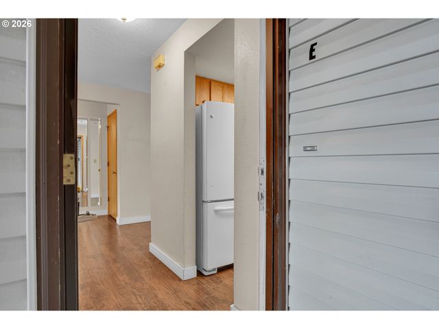 12506 Se STARK St E, Portland, OR 97233