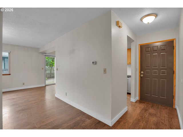 12506 Se STARK St E, Portland, OR 97233