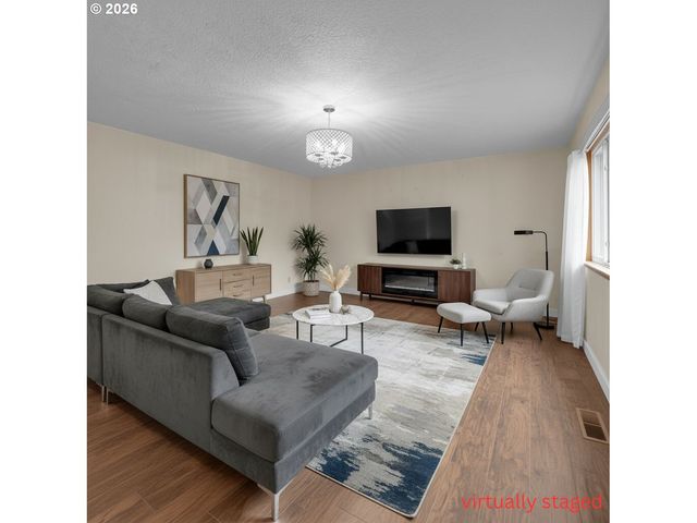 12506 Se STARK St E, Portland, OR 97233
