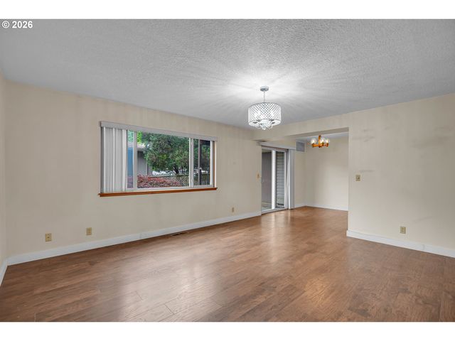 12506 Se STARK St E, Portland, OR 97233