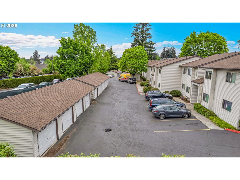 12506 Se STARK St E, Portland, OR 97233