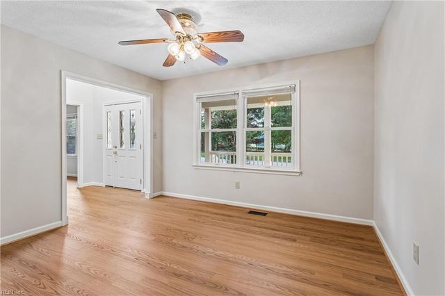 208 Silver Fox TRCE, Yorktown, VA 23693