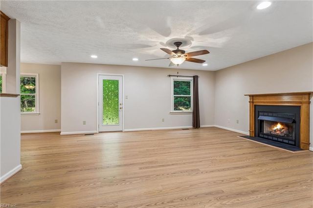 208 Silver Fox TRCE, Yorktown, VA 23693