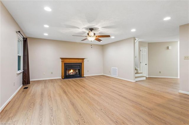208 Silver Fox TRCE, Yorktown, VA 23693