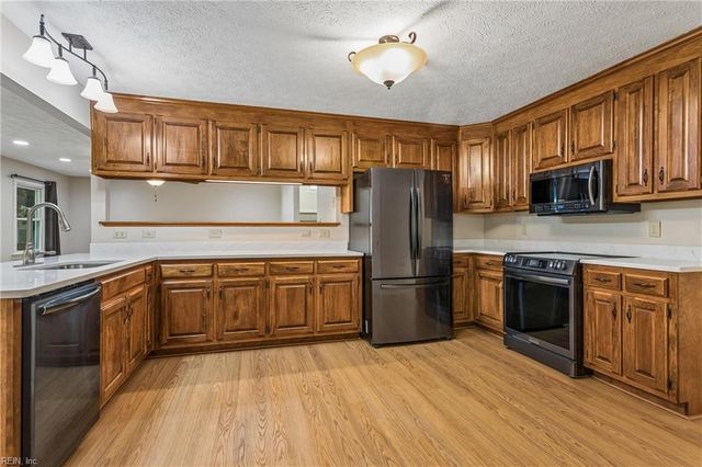 208 Silver Fox TRCE, Yorktown, VA 23693