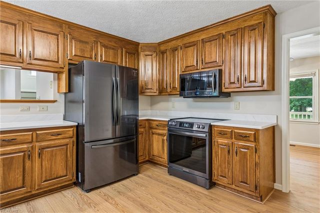 208 Silver Fox TRCE, Yorktown, VA 23693
