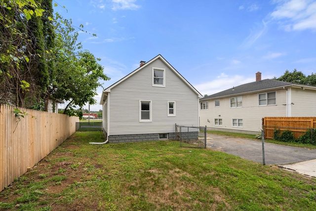 32 Kent Rd, Springfield, MA 01129