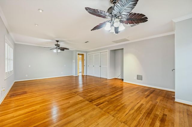 2111 N Galveston Avenue, Pearland, TX 77581