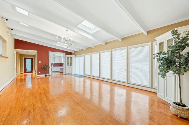 2111 N Galveston Avenue, Pearland, TX 77581
