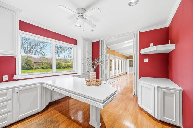 2111 N Galveston Avenue, Pearland, TX 77581