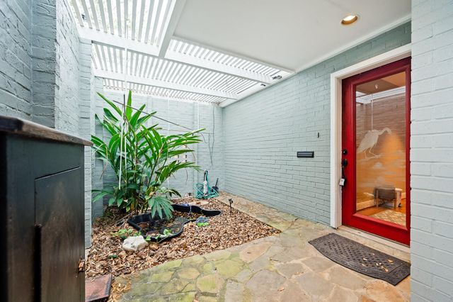 2111 N Galveston Avenue, Pearland, TX 77581