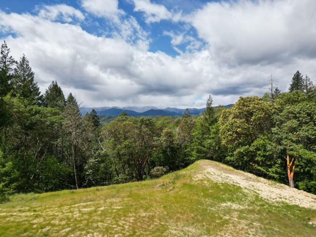 202 Westridge Drive, Grants Pass, OR 97526
