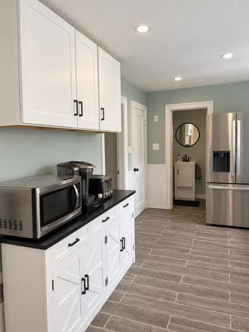 51 Emerson Ave, Peabody, MA 01960