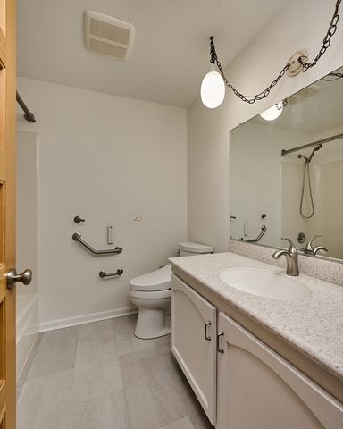 15 Red Fox Ln, Amherst, MA 01002