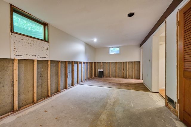 15 Red Fox Ln, Amherst, MA 01002