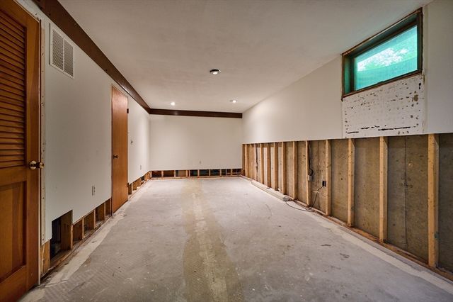 15 Red Fox Ln, Amherst, MA 01002