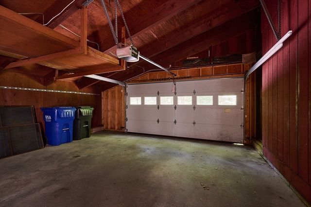15 Red Fox Ln, Amherst, MA 01002