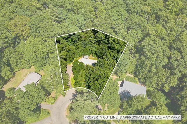 15 Red Fox Ln, Amherst, MA 01002