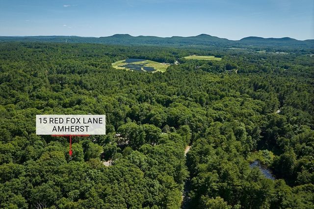15 Red Fox Ln, Amherst, MA 01002