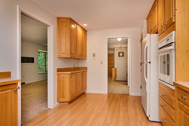 15 Red Fox Ln, Amherst, MA 01002